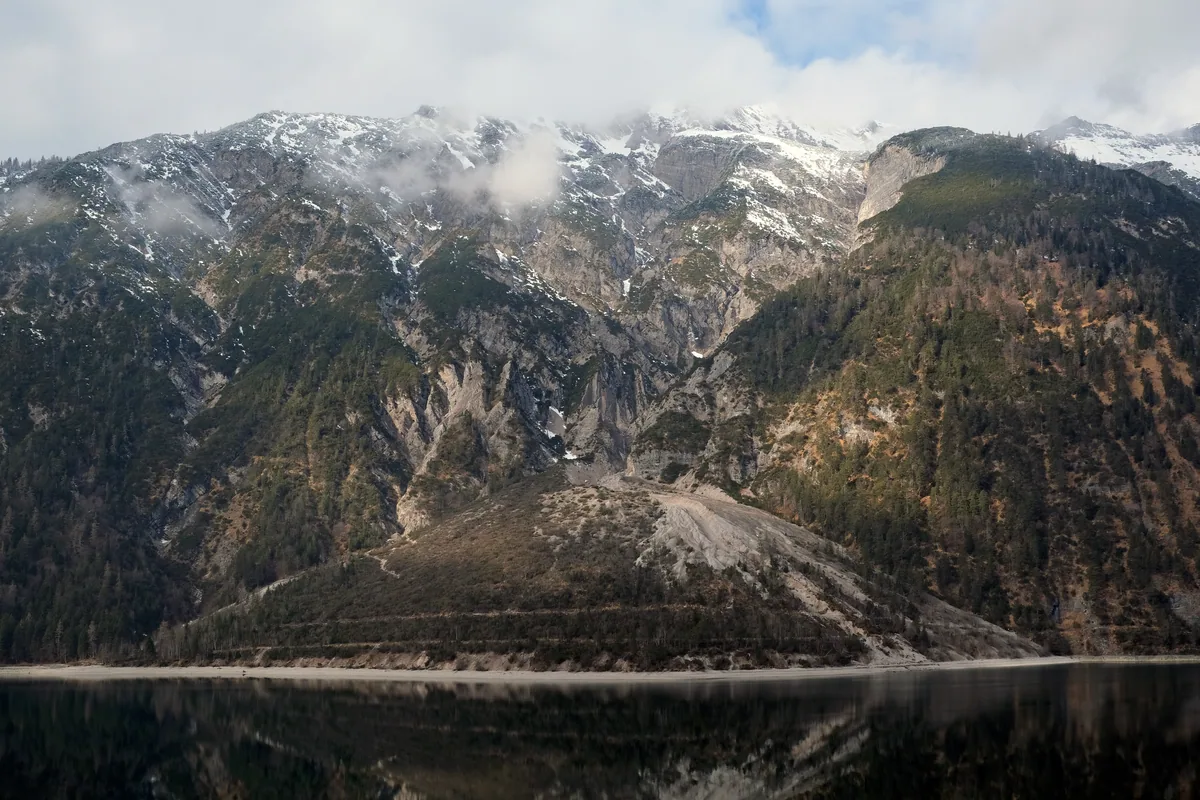 Uitzicht over Tirol – Ontdek de Spannendste Rodelbanen in Oostenrijk